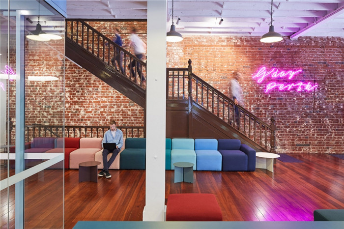 國外創(chuàng)意語言培訓中心裝修設計方案