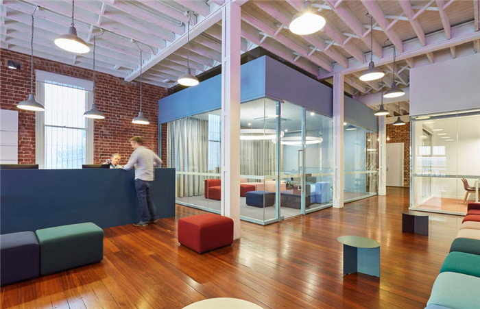 國外創(chuàng)意語言培訓中心設計  EF新國際語言中心裝修設計方案