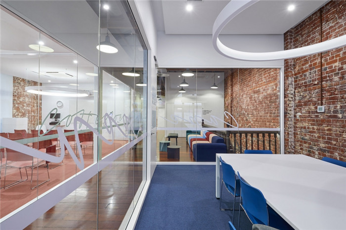 國外創(chuàng)意語言培訓中心設計  EF新國際語言中心裝修設計方案