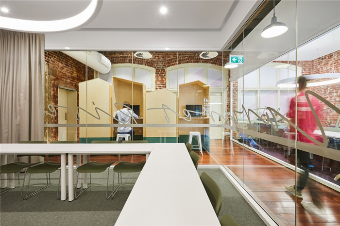 國外創(chuàng)意語言培訓中心設計  EF新國際語言中心裝修設計方案
