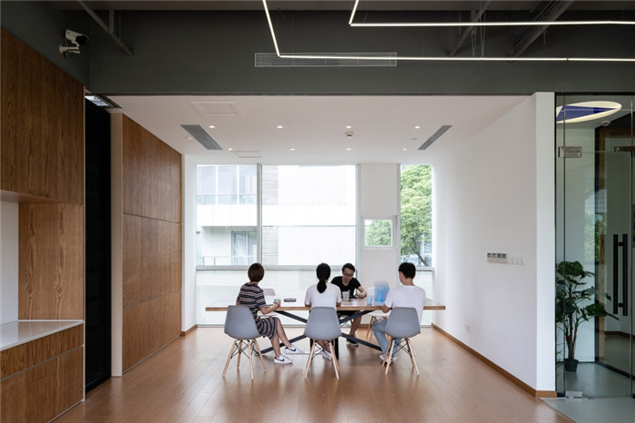 以編程、機器人培訓為特色的數(shù)碼學院教育機構(gòu)裝修設(shè)計圖 以編程、機器人培訓為特色的數(shù)碼學院教育機構(gòu)裝修設(shè)計圖