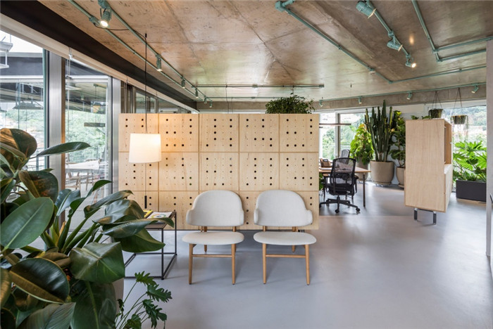 城市叢林主題工業(yè)風(fēng)綠色環(huán)保辦公室裝修設(shè)計(jì)案例