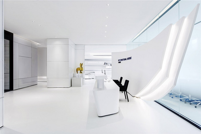 未來(lái)科技感十足的電子IT公司辦公室裝修設(shè)計(jì)實(shí)景圖