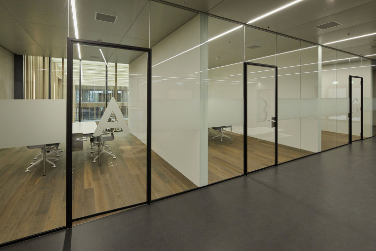 通透的辦公室隔斷裝修設(shè)計(jì)方案