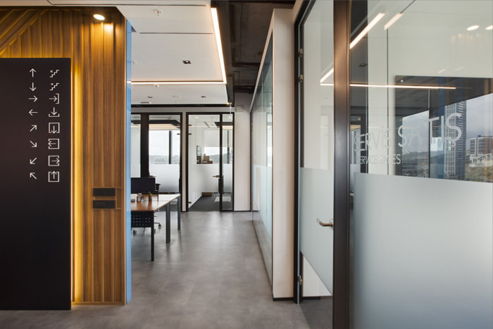 辦公室玻璃隔斷裝修設計方案