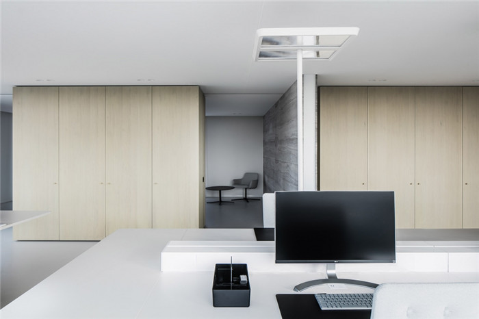 公寓改辦公  干凈明亮的公寓開發商辦公室裝修設計方案賞析