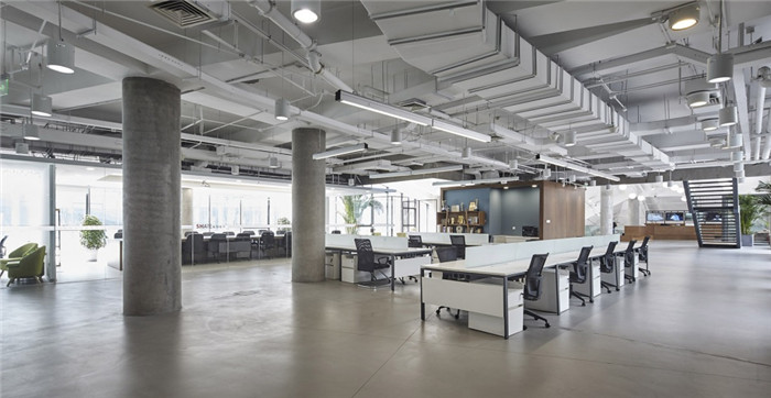 實力文化傳媒集團辦公樓敞開辦公區裝修設計實景圖