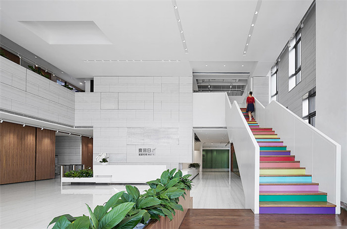 綠色多元化的大型裝飾集團總部辦公樓裝修設計方案