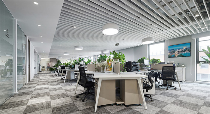 綠色多元化的大型裝飾集團總部辦公樓敞開辦公區裝修設計方案