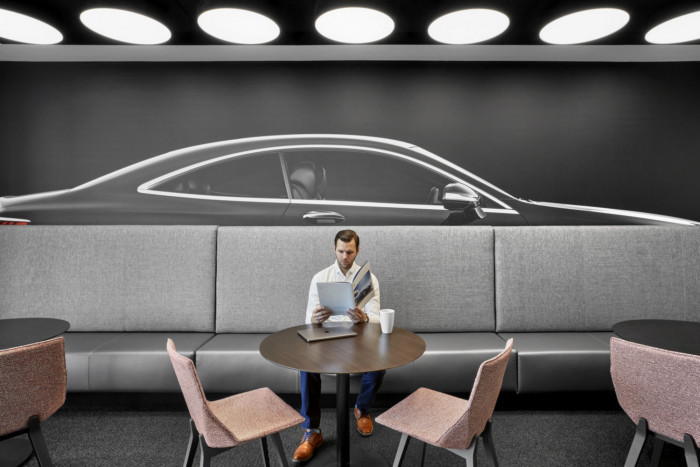 通透大氣的奔馳汽車亞洲總部辦公樓裝修設計實景圖