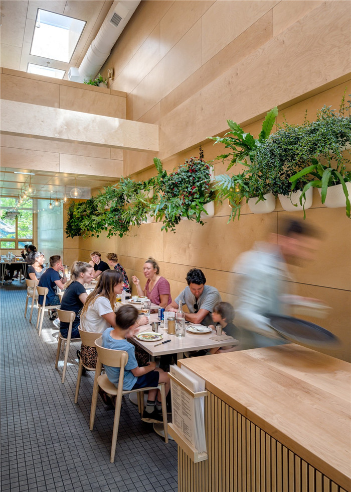 小夾層大變身  精致簡約的國外餐廳改造設計案例