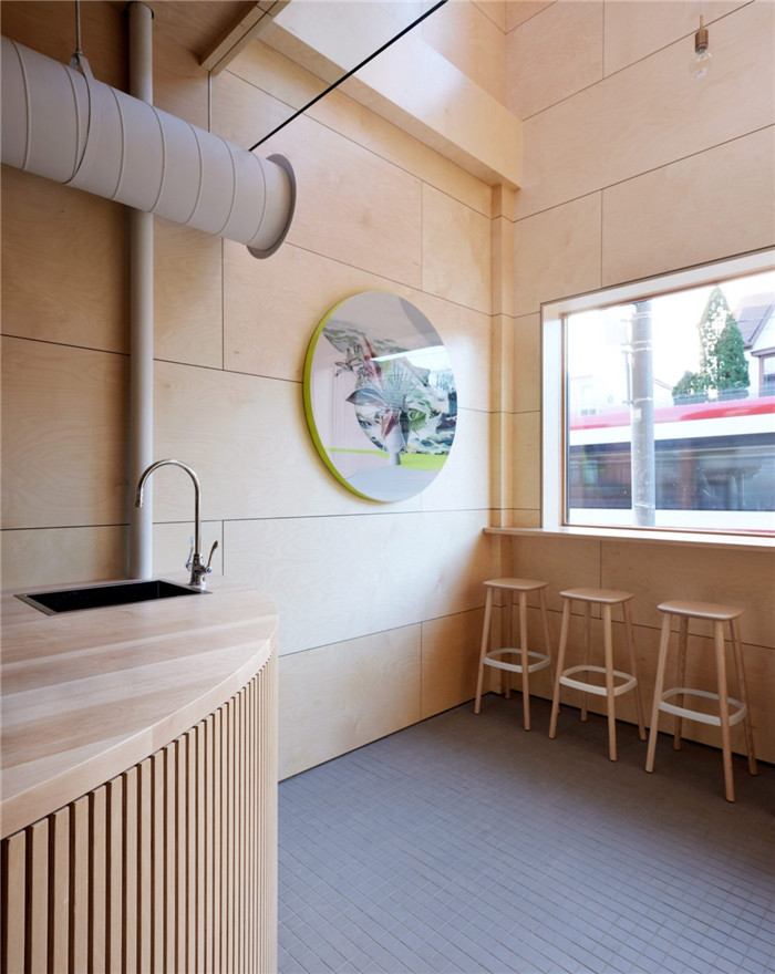 小夾層大變身  精致簡約的國外餐廳改造設計案例