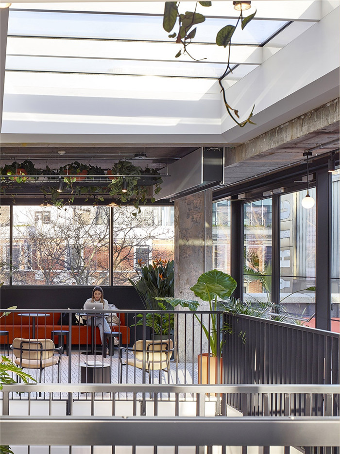 簡約工業風辦公區設計實景圖