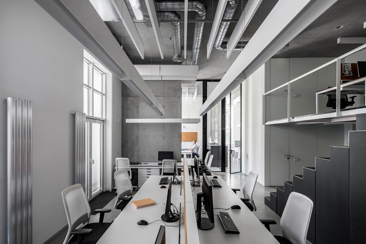 烏克蘭極簡黑白灰辦公室裝修設計案例賞析 烏克蘭極簡黑白灰辦公室裝修設計案例賞析