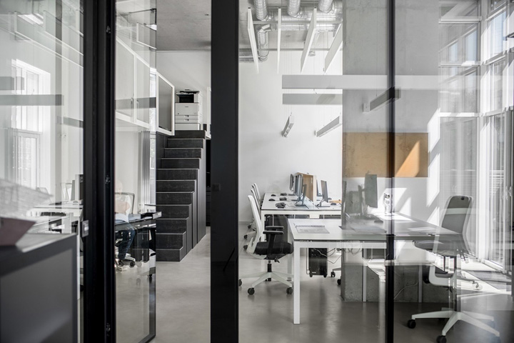 烏克蘭極簡黑白灰辦公室裝修設計案例賞析 烏克蘭極簡黑白灰辦公室裝修設計案例賞析