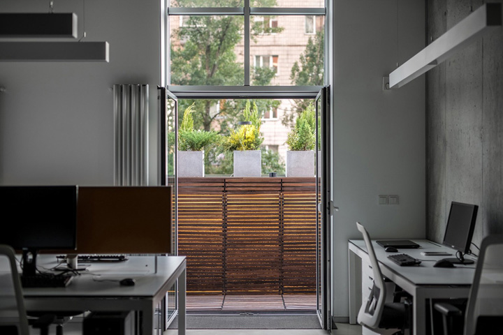 烏克蘭極簡黑白灰辦公室裝修設計案例賞析 烏克蘭極簡黑白灰辦公室裝修設計案例賞析