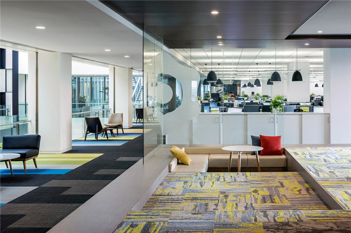 寧靜極簡風(fēng)網(wǎng)絡(luò)公司辦公室內(nèi)部裝修實景圖