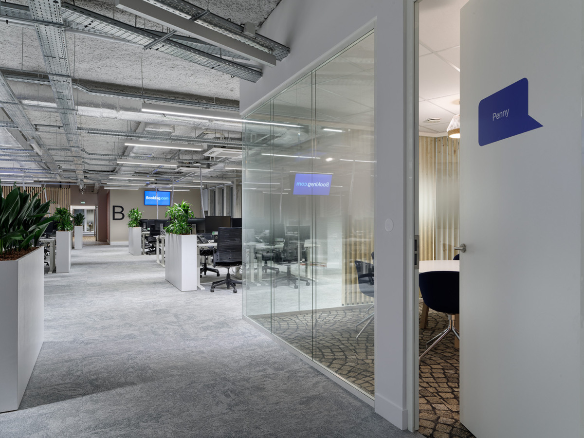 大型辦公室裝修實景圖