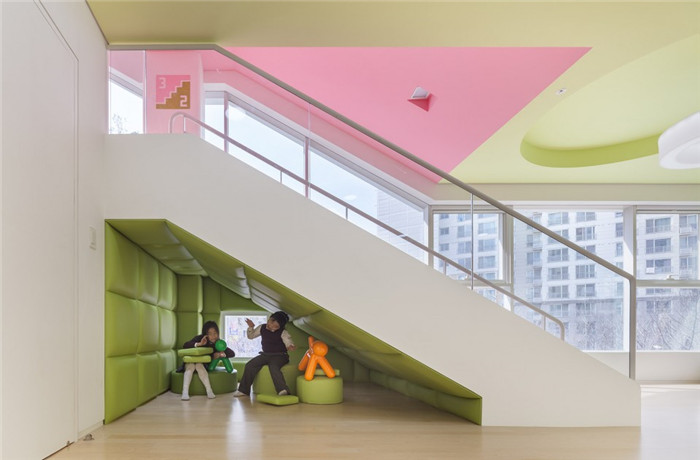 首爾花朵幼兒園樓梯裝修設計