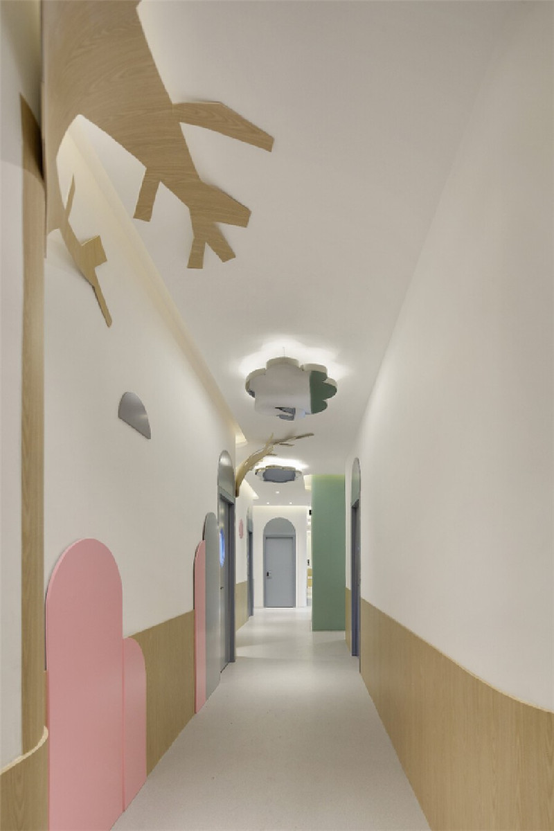 布丁兒童情商早教機(jī)構(gòu)走廊裝修設(shè)計(jì)實(shí)景圖