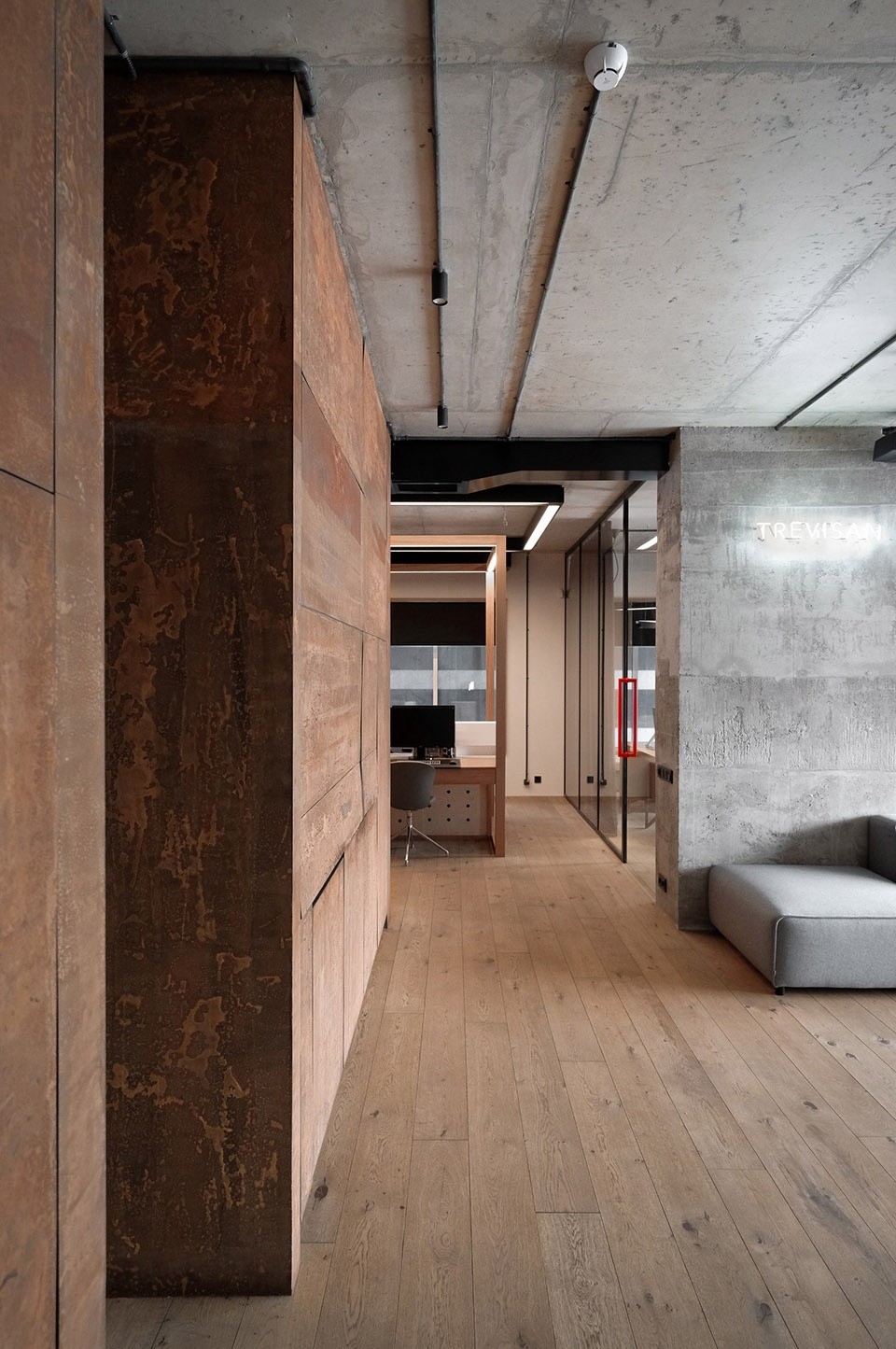 高科技工業(yè)辦公室過道裝修設(shè)計