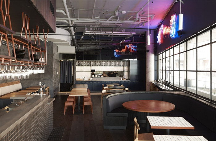 傳統(tǒng)和當(dāng)代日本文化碰撞  特色日式拉面店裝修設(shè)計方案