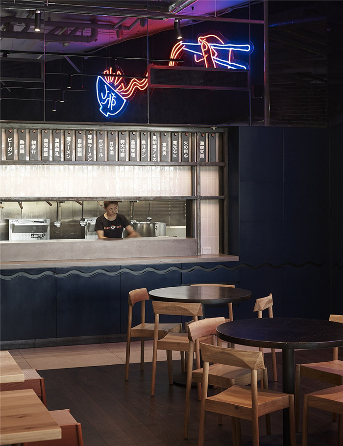 傳統(tǒng)和當(dāng)代日本文化碰撞  特色日式拉面店裝修設(shè)計方案