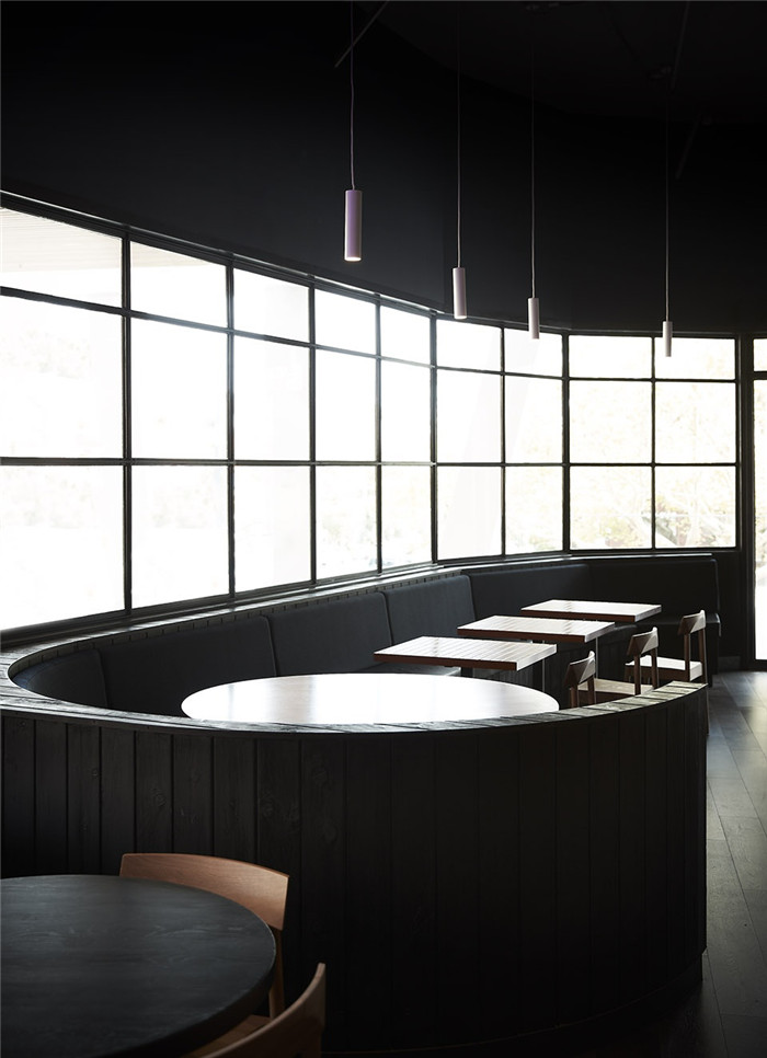 傳統(tǒng)和當(dāng)代日本文化碰撞  特色日式拉面店裝修設(shè)計方案