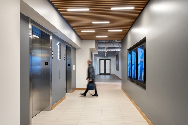 科技感與溫馨兼具的豐田研究中心辦公室電梯廳裝修設計方案