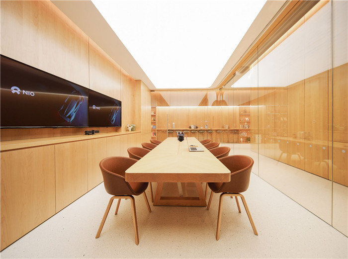 鄭州展廳裝修公司分享蔚來汽車用戶體驗(yàn)中心裝修設(shè)計(jì)案例
