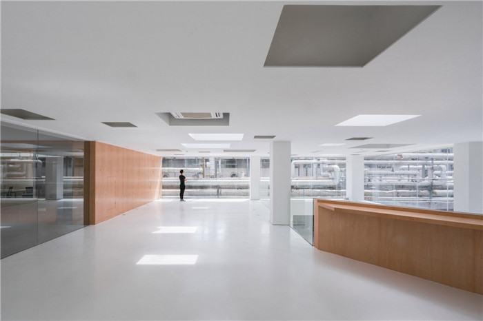 鄭州裝修公司推薦現(xiàn)代通透廠房辦公樓一樓大廳改造設(shè)計案例 鄭州裝修公司推薦現(xiàn)代通透廠房辦公樓一樓大廳改造設(shè)計案例