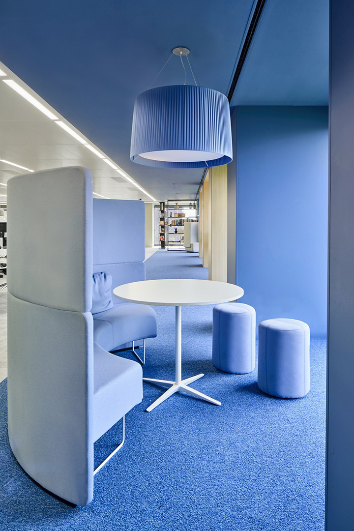 配色很驚艷的金融公司時尚辦公室休閑區裝修設計方案 配色很驚艷的金融公司時尚辦公室休閑區裝修設計方案