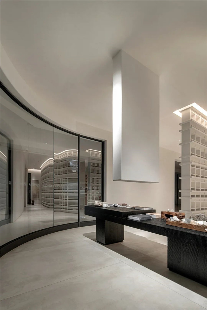 極致簡(jiǎn)約風(fēng)意大利IMOLA石材展廳展示區(qū)裝修設(shè)計(jì)實(shí)景圖 極致簡(jiǎn)約風(fēng)意大利IMOLA石材展廳展示區(qū)裝修設(shè)計(jì)實(shí)景圖