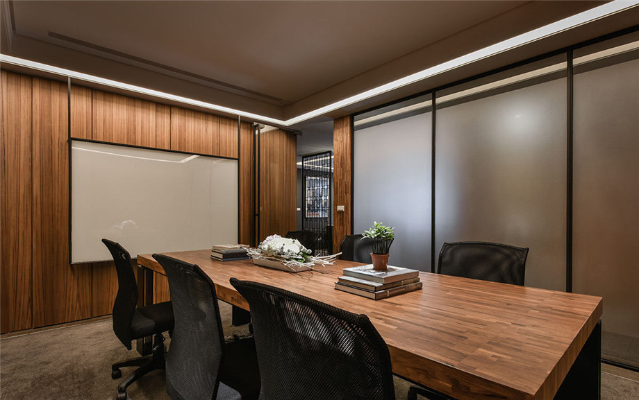 實(shí)業(yè)集團(tuán)總部辦公室會(huì)議室裝修設(shè)計(jì)實(shí)景圖 實(shí)業(yè)集團(tuán)總部辦公室會(huì)議室裝修設(shè)計(jì)實(shí)景圖