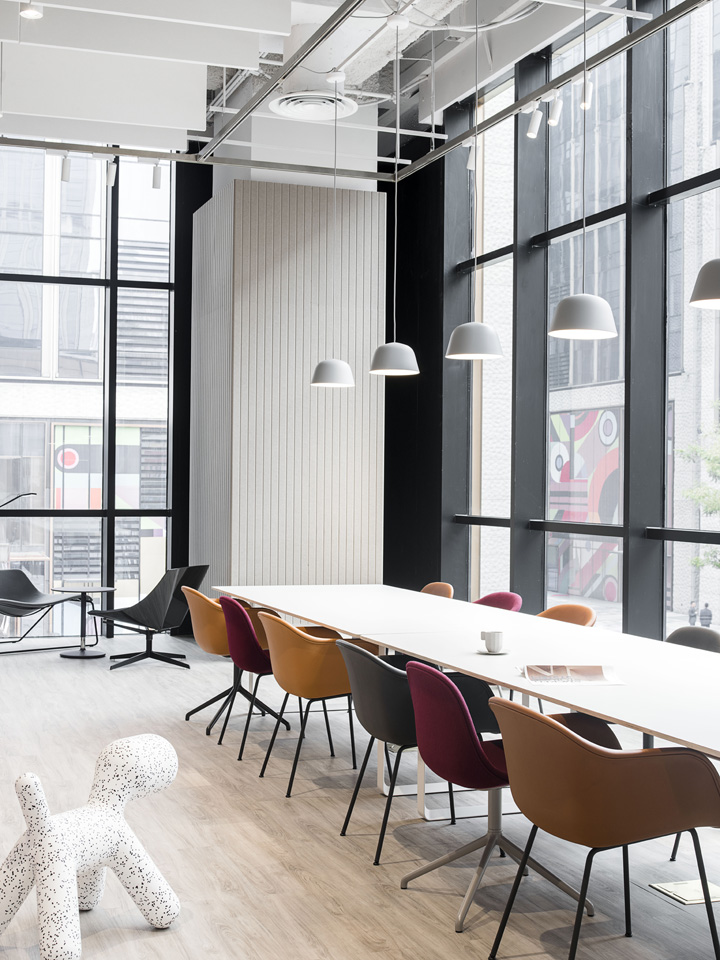 2000平時尚家具公司展廳兼辦公室裝修設計案例 2000平時尚家具公司展廳兼辦公室裝修設計案例