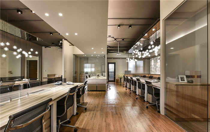 鄭州高端國際金融公司辦公室敞開辦公區裝修實景圖 鄭州高端國際金融公司辦公室敞開辦公區裝修實景圖