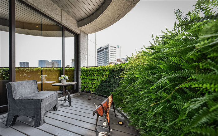 鄭州高端國際金融公司辦公室露臺裝修實景圖 鄭州高端國際金融公司辦公室露臺裝修實景圖