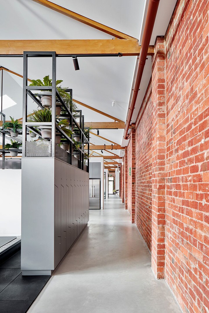 國外設計公司摩登工業風舊廠房改造辦公室走廊裝修案例 國外設計公司摩登工業風舊廠房改造辦公室走廊裝修案例