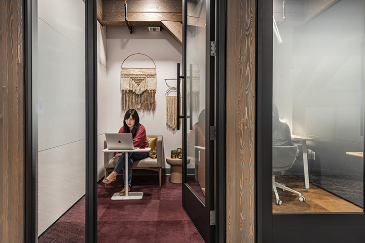 One Workplace家具公司總部辦公升級改造裝修方案 One Workplace家具公司總部辦公升級改造裝修方案