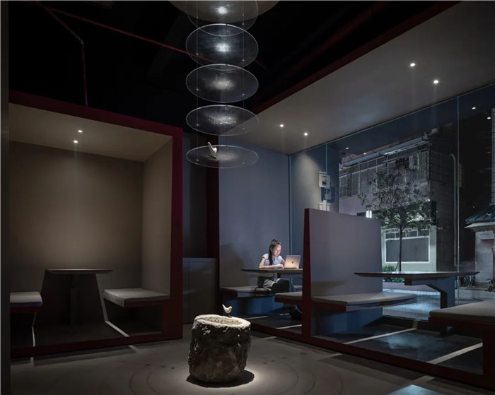 鄭州燒烤店裝修不走尋常路  文藝范燒烤店看起來！