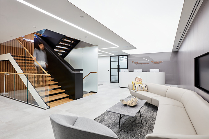 1500平優雅高級灰會計事務所辦公室前臺裝修實景圖 1500平優雅高級灰會計事務所辦公室前臺裝修實景圖