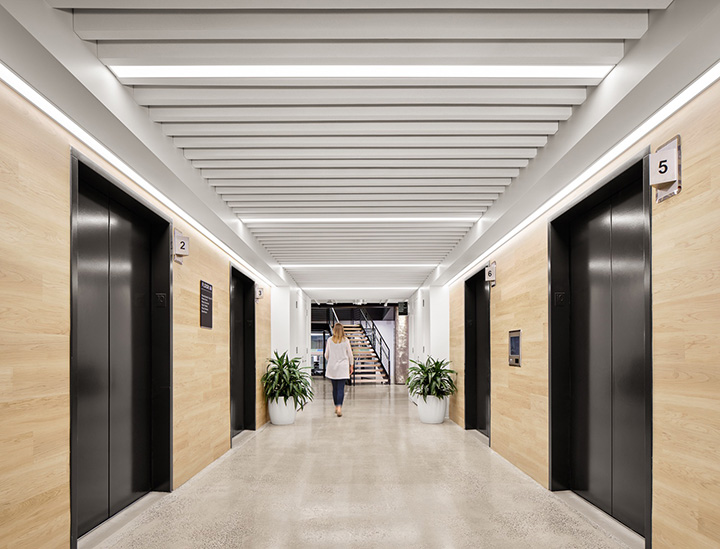 7000平在線招聘企業總部辦公樓電梯廳裝修改造設計方案 7000平在線招聘企業總部辦公樓電梯廳裝修改造設計方案