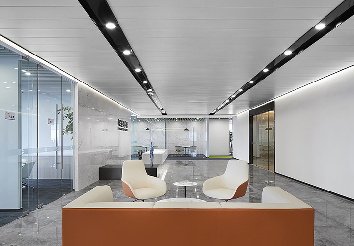 科技感很強(qiáng)的小米消費(fèi)金融公司辦公室前臺(tái)裝修設(shè)計(jì)方案 科技感很強(qiáng)的小米消費(fèi)金融公司辦公室前臺(tái)裝修設(shè)計(jì)方案