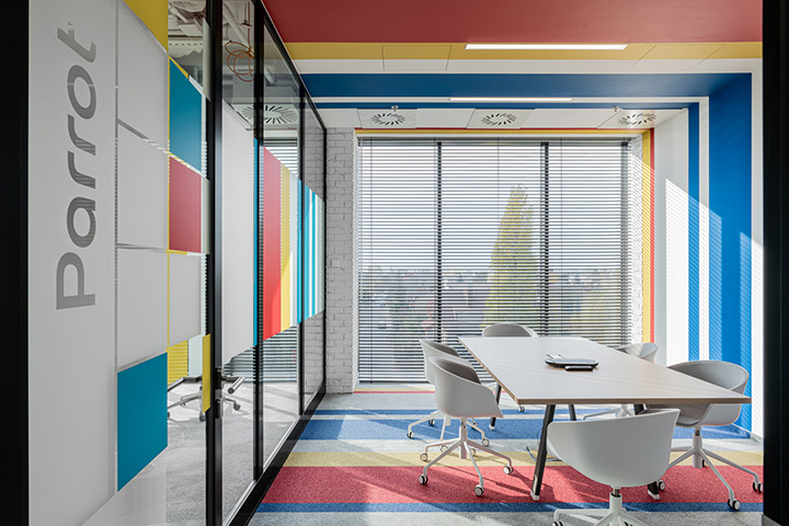 鄭州辦公室裝修玩轉色彩  涂料公司創意辦公室會議室裝修方案 鄭州辦公室裝修玩轉色彩  涂料公司創意辦公室會議室裝修方案