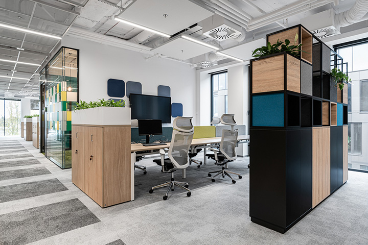 鄭州辦公室裝修玩轉色彩  涂料公司創意辦公室工位裝修方案 鄭州辦公室裝修玩轉色彩  涂料公司創意辦公室工位裝修方案