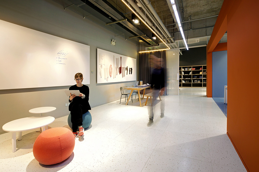 400平極簡工業(yè)風(fēng)圣東尼研究中心&辦公裝修設(shè)計方案