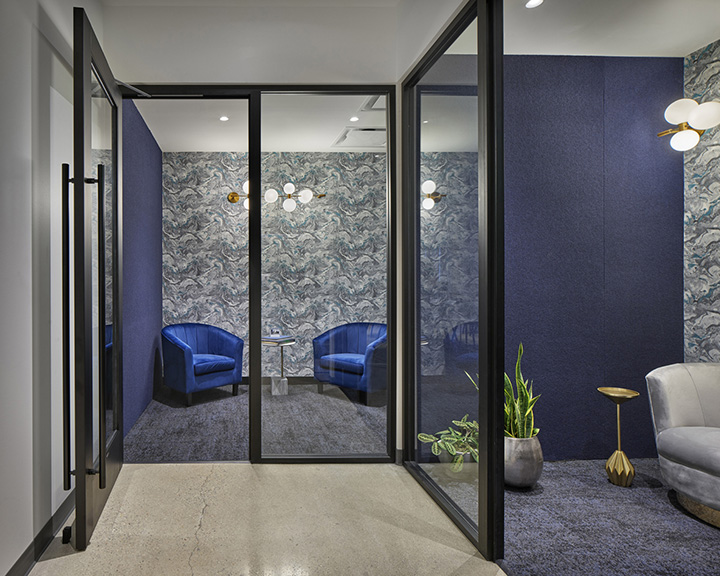 洽談室裝修設計-河南辦公室裝修公司分享劇院主題聯合辦公設計方案