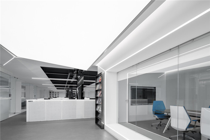 辦公區(qū)裝修設計-超藝術的國內(nèi)知名經(jīng)紀影視公司辦公樓裝修設計方案